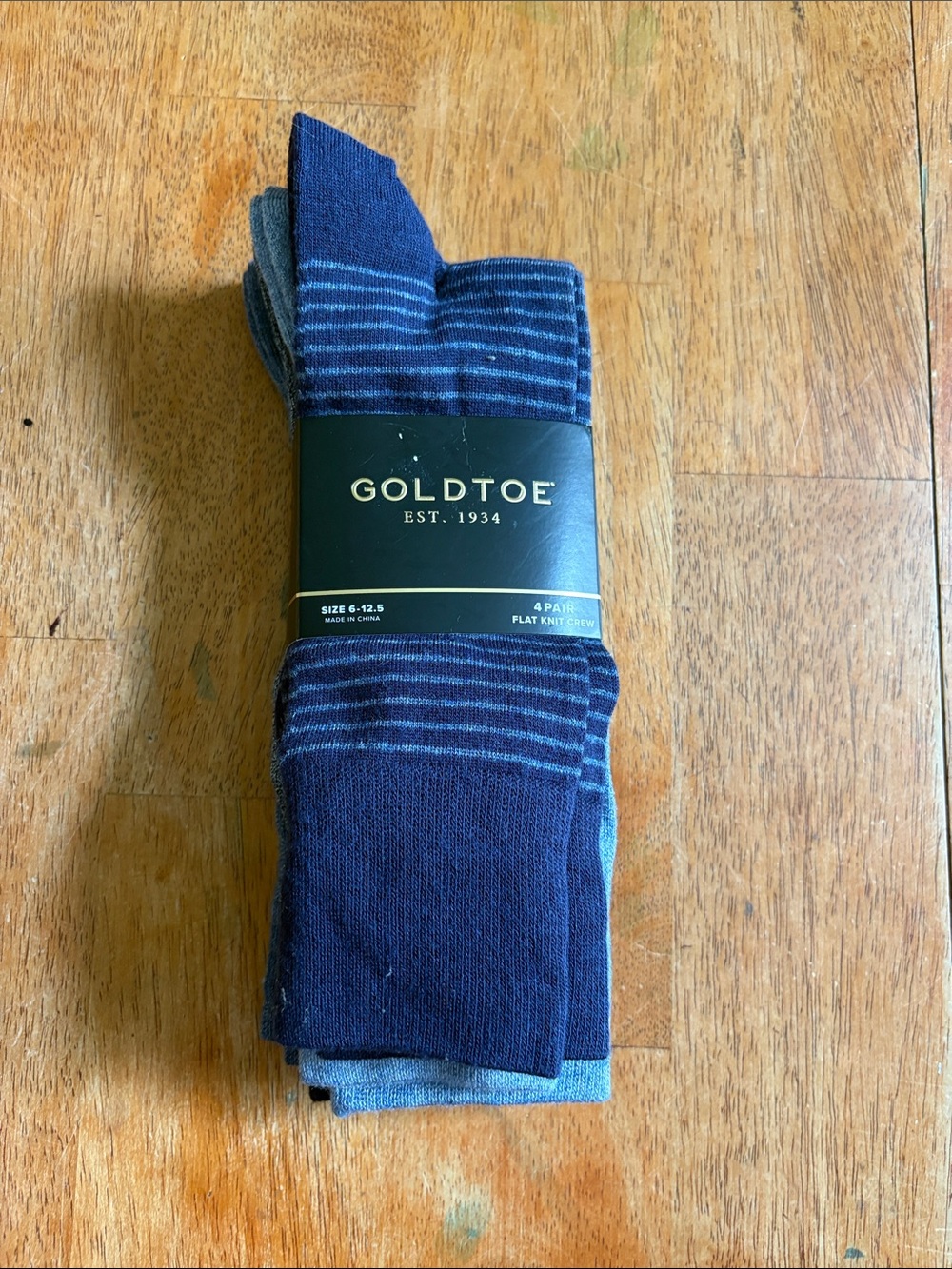 NWT pair of 4 GOLD TOE MENS DRESS SOCKS